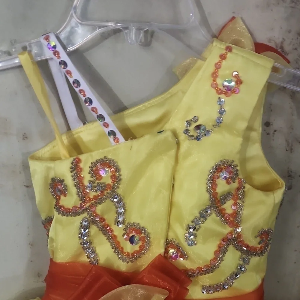 Stunning Custom-madeNational Glitz PageantSize 3T / 4T